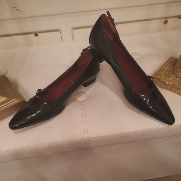 AUTH PRADA BLACK LEATHER BUCKLE KITTEN PUMPS SZ 5